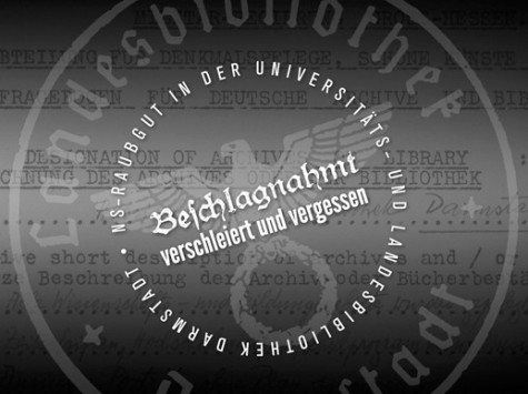 Schwarzer Hintergrund mit weißem Stempel - Schriftzug: Raubgut in der Universitäts- und Landesbibliothek Darmstadt / Beschlagnahmt. verschleiert und vergessen 