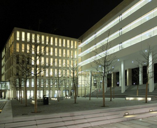 ULB Stadtmitte Außendarstellung bei Nacht